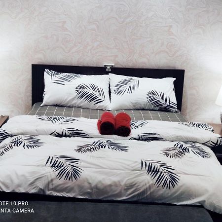 Kumkum Homestay Studio นุสาจายา ภายนอก รูปภาพ