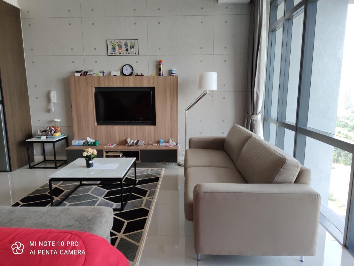 Kumkum Homestay Studio นุสาจายา ภายนอก รูปภาพ