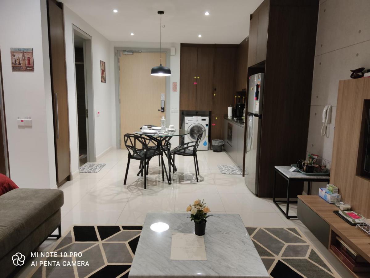 Kumkum Homestay Studio นุสาจายา ภายนอก รูปภาพ